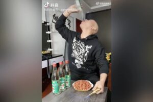 Live-streaming influencer dies after drinking Chinese spirit